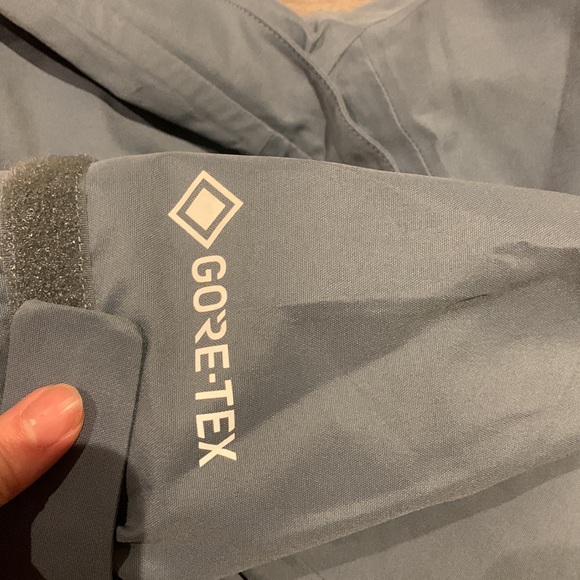 Burton Gortex snow jacket for sale - Picture 5 of 12